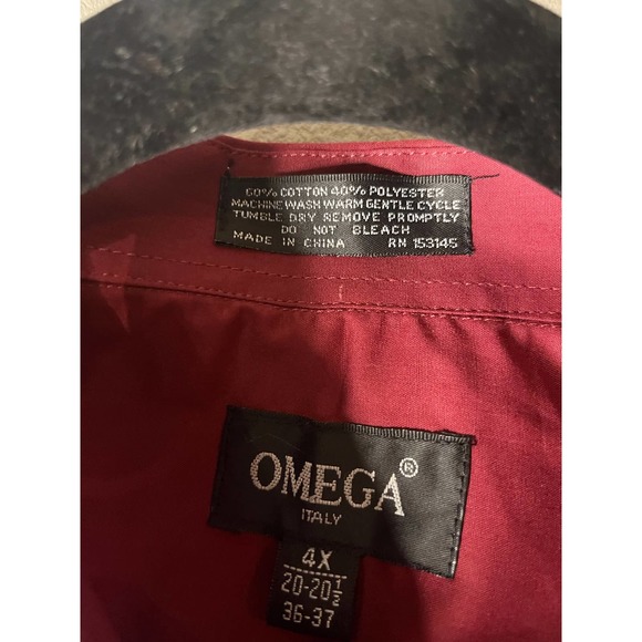 Burgundy Dress Shirt with Classic Collar and Smooth Finish - Picture 6 of 6